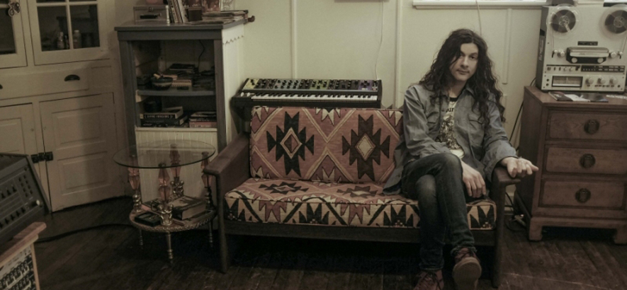 Foto von Kurt Vile, der ein neues Album namens „(Watch My Moves)“ angekündigt hat.