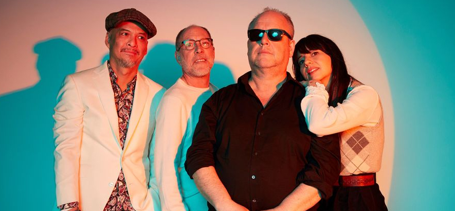 Foto der Band Pixies, die eine neue Single namens „Human Crime“ herausgebracht hat.