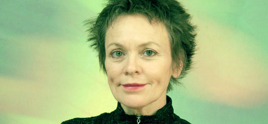 Pressebild von Laurie Anderson, deren Song „From The Air“ heute unser Track des Tages ist.