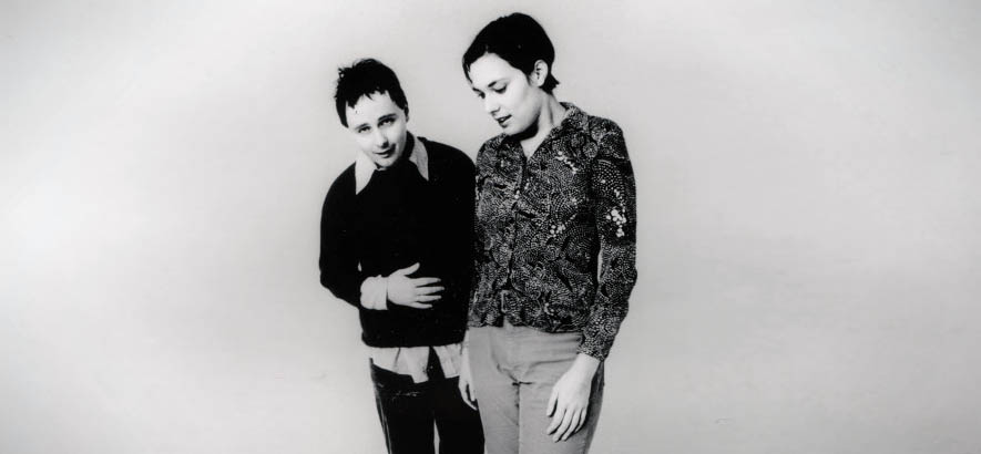 Tim Gane und Lætitia Sadier von der Band Stereolab, deren Song „The Seeming And The Meaning“ von ihrem vor 30 Jahren veröffentlichten Album „Peng!“ heute unser Track des Tages ist.