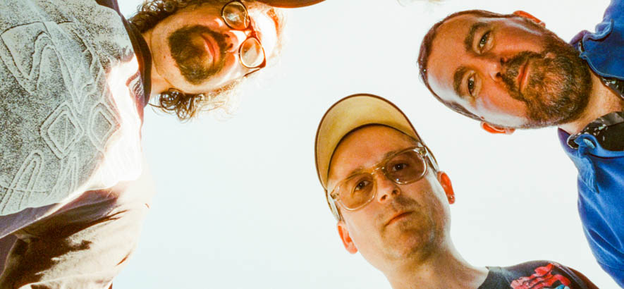 Pressebild von Hot Chip, deren Song „Freakout/Release“ heute unser Track des Tages ist.