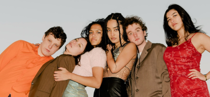 Foto des New Yorker Sextetts Michelle, dessen Single „Pulse“ unser Track des Tages ist.