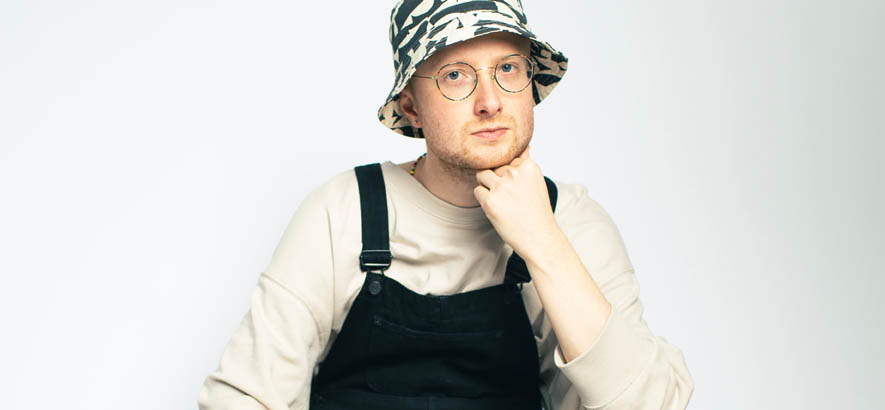 Crystal Glass – „Void“ Pressebild des deutschen Musikers Marvin Andrä alias Crystal Glass, dessen Song „Void“ heute unser Track des Tages ist.
