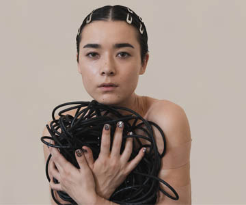 „Follow The Cyborg“: Miss Grit kündigt Debütalbum an