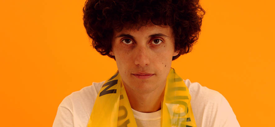 Pressebild des Singer-Songwriters Ron Gallo, dessen Song „Yucca Valley Marshalls“ heute unser Track des Tages ist.