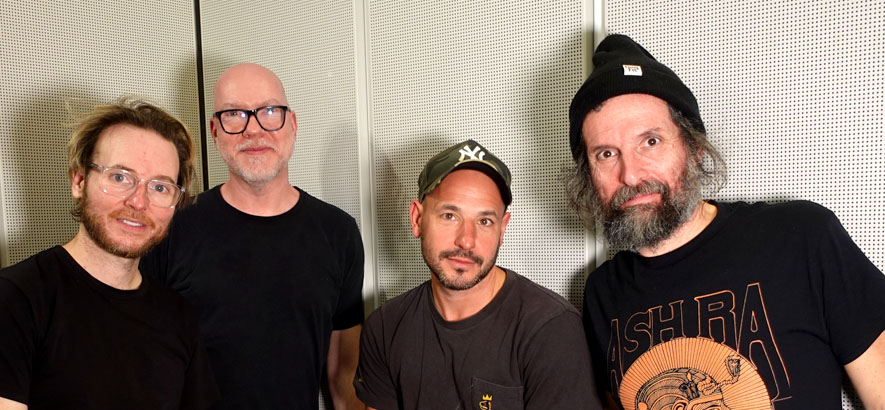 Foto von der Band Turin Brakes, die im ByteFM Magazin den Song „World Like That“ performt hat.