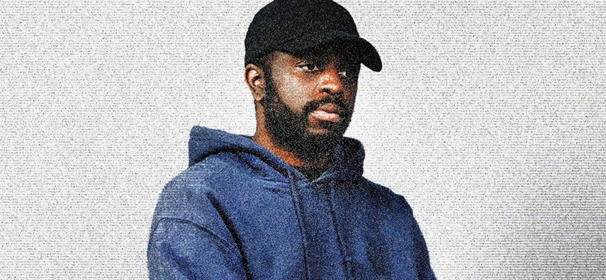 Foto des britischen Musikers Alfa Mist, der ein neues Album namens „Variables“ via Alfa Mist angekündigt