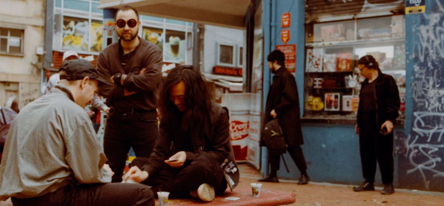 „V“: Albumankündigung von Unknown Mortal Orchestra