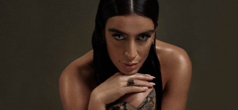 Feministischer Kampftag 2023: „Woman Life Freedom“ von Sevdaliza