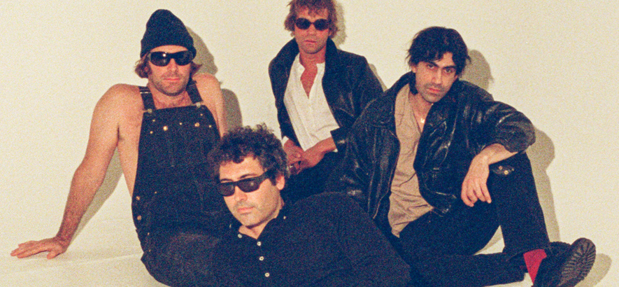 Foto der Band Allah-Las, die ein neues Album namens „Zuma 85“ angekündigt hat.