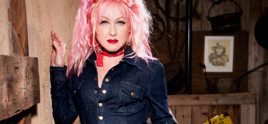 Pressebild der Sängerin Cyndi Lauper, zu deren 70. Geburtstag ihre Interpretation von „Witness“ unser Track des Tages ist.