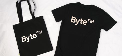 Neu in unserem Shop: T-Shirt & Beutel „ByteFM“