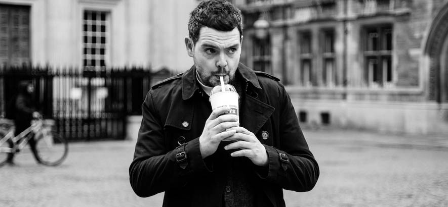 Pressebild des Musikers Sivu, dessen Stück „Constant Flux“ heute unser Track des Tages ist.