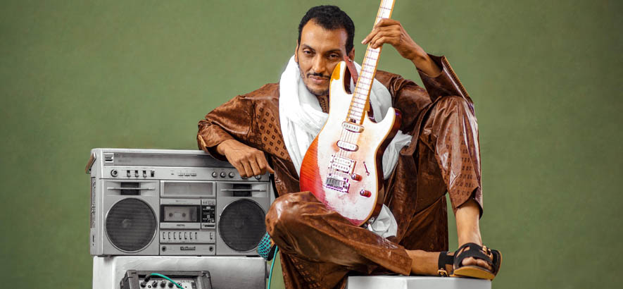 Pressebild von Bombino, dessen Song „Aitma“ heute unser Track des Tages ist.