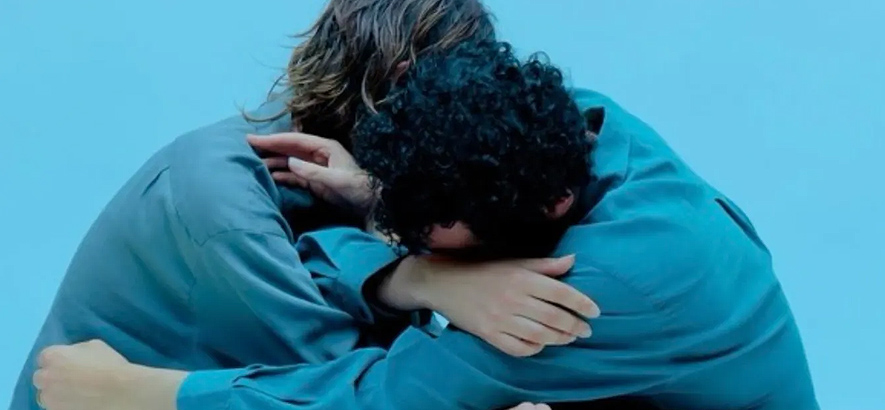 Foto von Meg Duffy und Gregory Uhlmann aka Duffy X Uhlmann, die ihr gemeinsames Debütalbum „Doubles“ angekündigt haben.