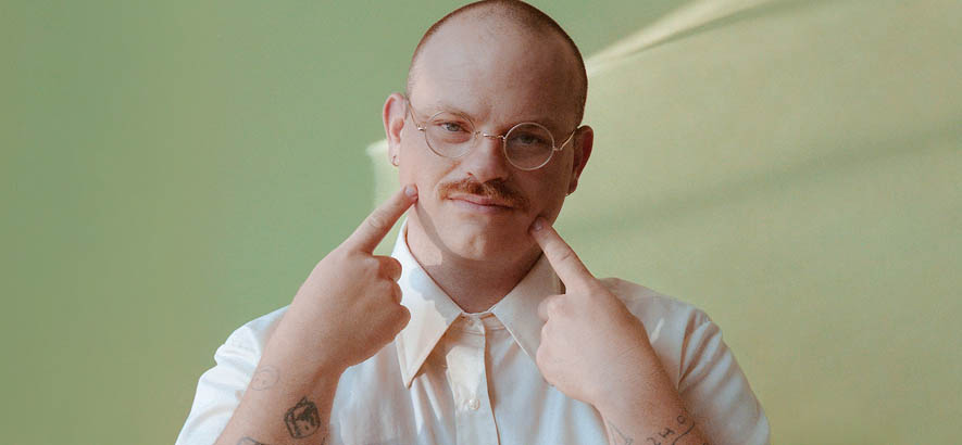 Pressebild des Singer-Songwriters Stephen Steinbrink, dessen Song „Pony“ heute unser Track des Tages ist.