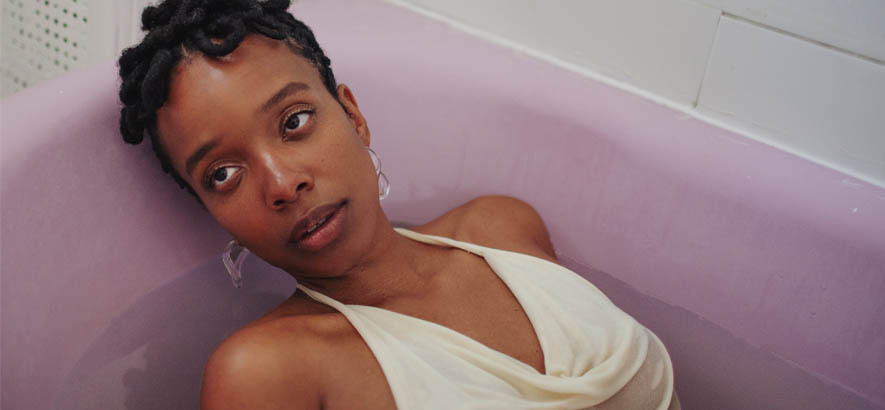 Pressebild der Singer-Songwriterin Jamila Woods, deren Song „Good News“ heute unser Track des Tages ist.