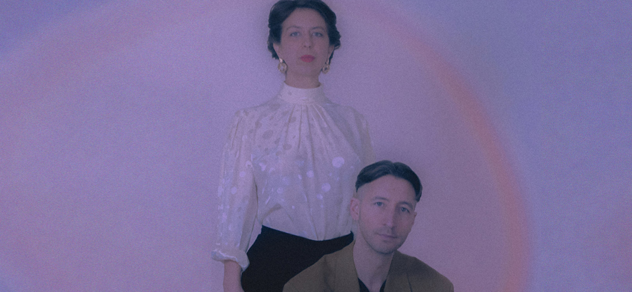 Synths und Wein im Poseidon-Tempel: „Come On Over“ von Martha Rose und Grip Tight