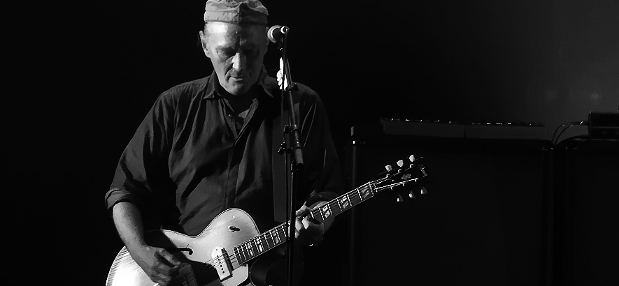Foto des Gitarristen Kevin „Geordie“ Walker, Gitarrist von Killing Joke, der 64-jährig gestorben ist