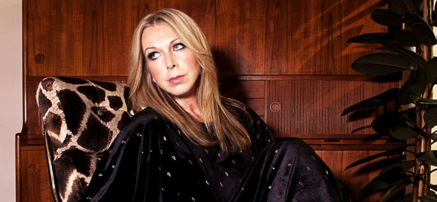 Pressebild von Jane Weaver, deren Song „Love In Constant Spectacle“ heute unser Track des Tages ist.