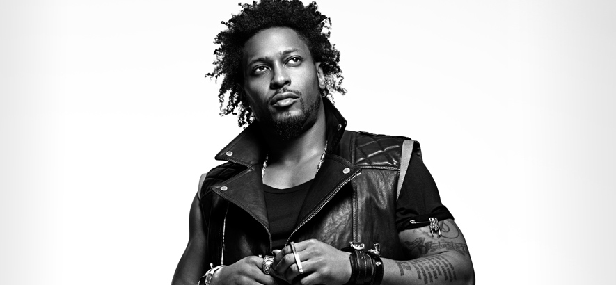 Pressebild von D'Angelo, zu dessen 50. Geburtstag sein Song „Back To The Future (Part I)“ unser Track des Tages ist.