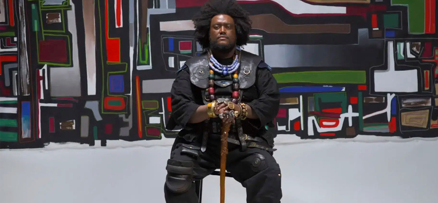 Foto von Kamasi Washington, der ein neues Album mit dem Titel „Fearless Movement“ angekündigt hat.