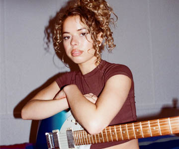 „Like I Say (I Runaway)“: Nilüfer Yanya unterschreibt bei Ninja Tune