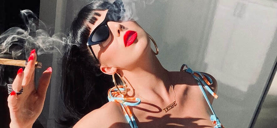 Pressebild von Desire, deren Song „Vampire“ heute unser Track des Tages ist.