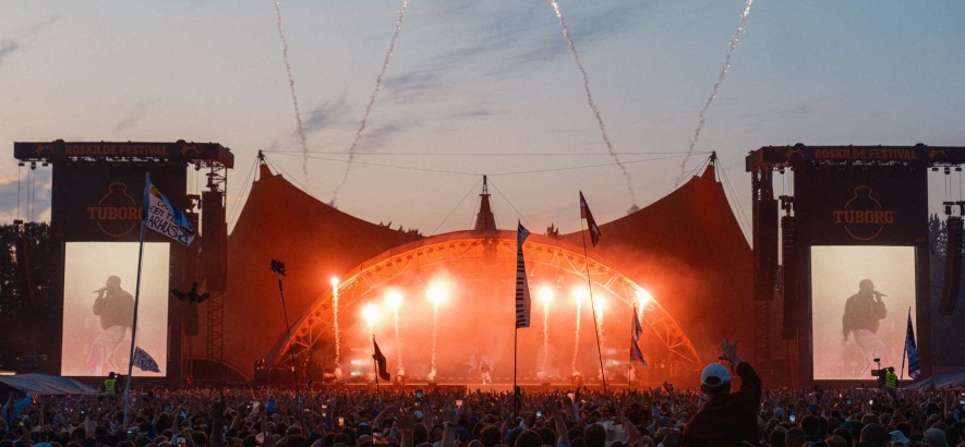 Die Orange Scene Stage beim Roskilde Festival