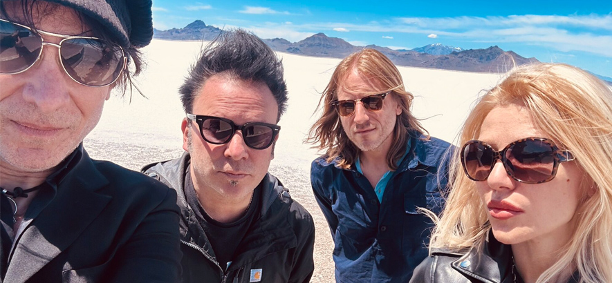Foto von Mercury Rev, die mit der Single „Patterns“ ihr neues Album „Born Horses“ angekündigt.