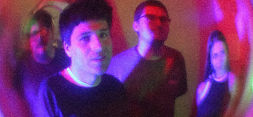 Pressebild von Dummy, deren Song „Nine Clean Nails“ heute unser Track des Tages ist.