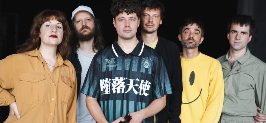 Pressebild von Erregung Öffentlicher Erregung, deren Song „Elastisch“ heute unser Track des Tages ist.