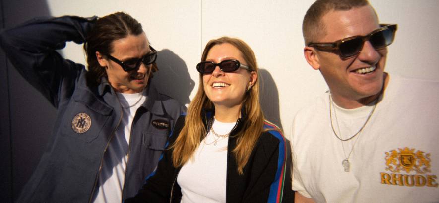 Pressebild von Jungle, deren Song „Let’s Go Back“ heute unser Track des Tages ist.