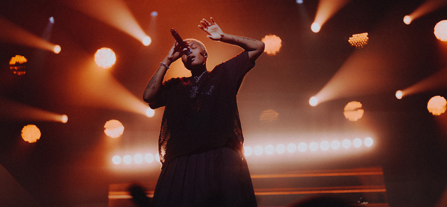Arlo Parks beim Reeperbahn Festival 2023 (Foto: Christoph Eisenmenger)