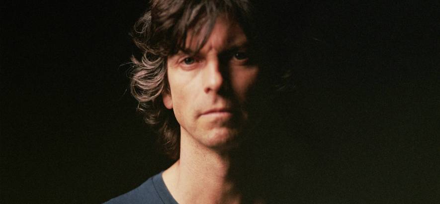Pressebild von Euros Childs, dessen Song „The Same Day“ heute unser Track des Tages ist.