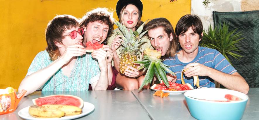 Pressebild von Ada Oda, deren Song „Immobile“ heute unser Track des Tages ist.