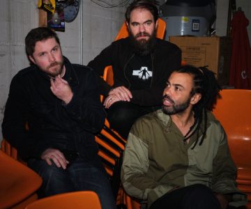 Konfrontationslaune und Störgeräusche: „Keep Pushing“ von Clipping.