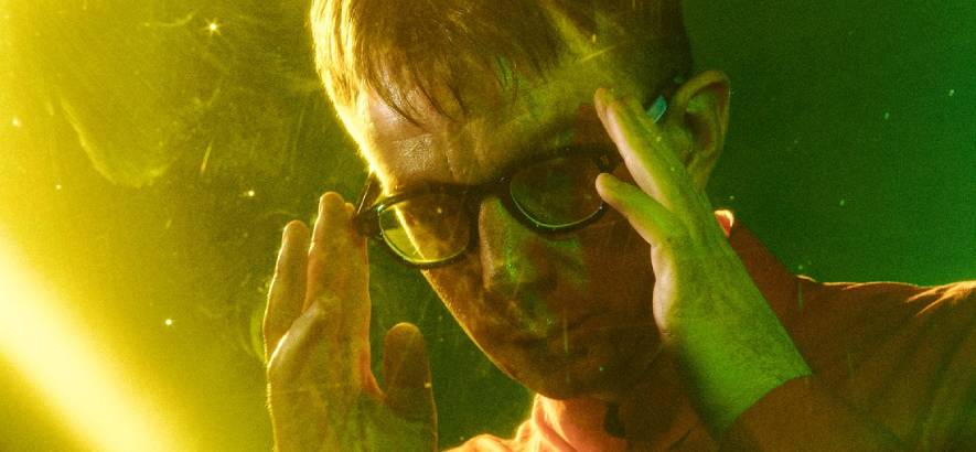 Pressebild von Geoffrey O’Connor, dessen Song „I Love What We Do“ heute unser Track des Tages ist.