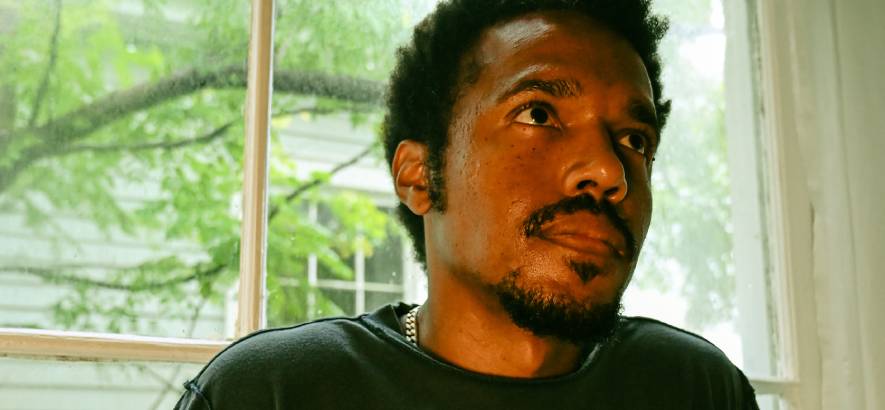 Pressebild von Benjamin Booker, dessen Song „Same Kind Of Lonely“ heute unser Track des Tages ist.