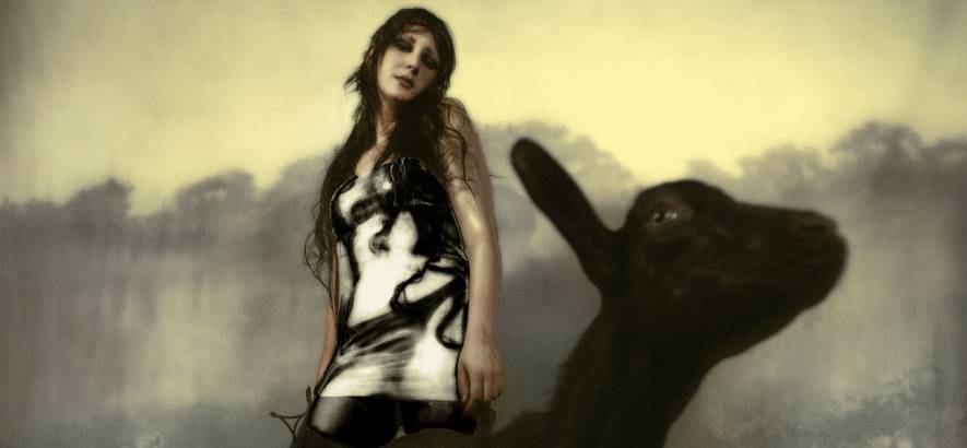 Pressebild von Circuit des Yeux, deren Song „Megaloner“ heute unser Track des Tages ist.