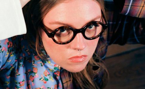 „Weirdo“: Emma-Jean Thackray kündigt neues Album an