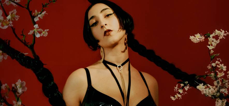Pressebild von Madanii, deren Song „Dast“ heute unser Track des Tages ist.