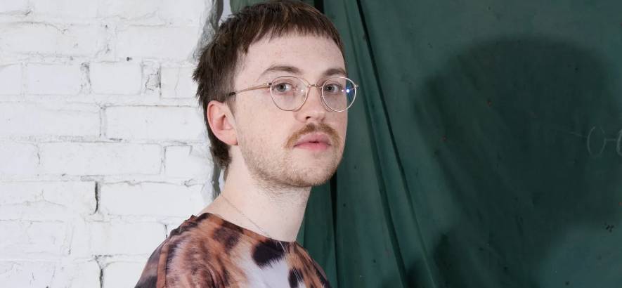 Pressebild von Quickly, Quickly, dessen Song „Enything“ heute unser Track des Tages ist.