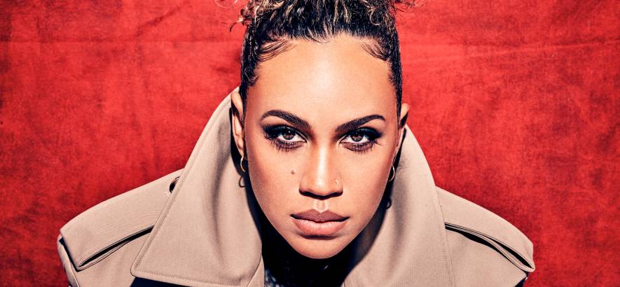 Pressebild von Amanda Reifer, deren Song „RUDUMB“ heute unser Track des Tages ist.