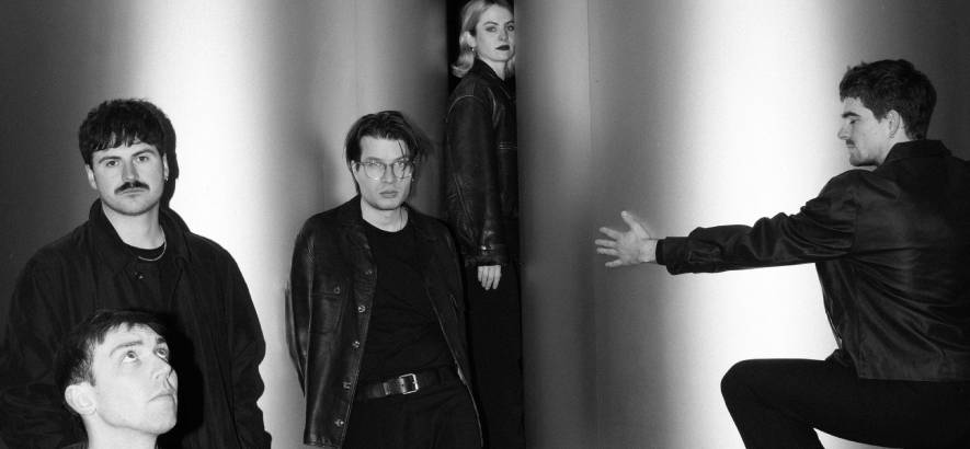 Pressebild der Band Smile, deren Song „Hot Friend“ heute unser Track des Tages ist.