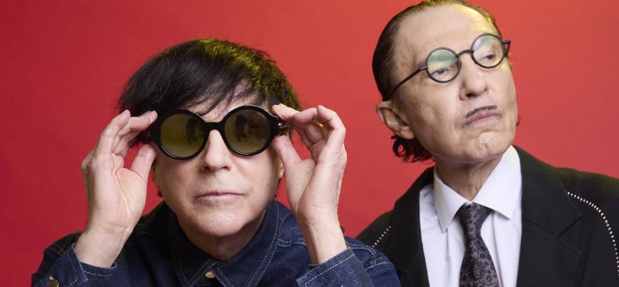 Pressebild von Sparks, deren Song „Do Things My Own Way“ heute unser Track des Tages ist.