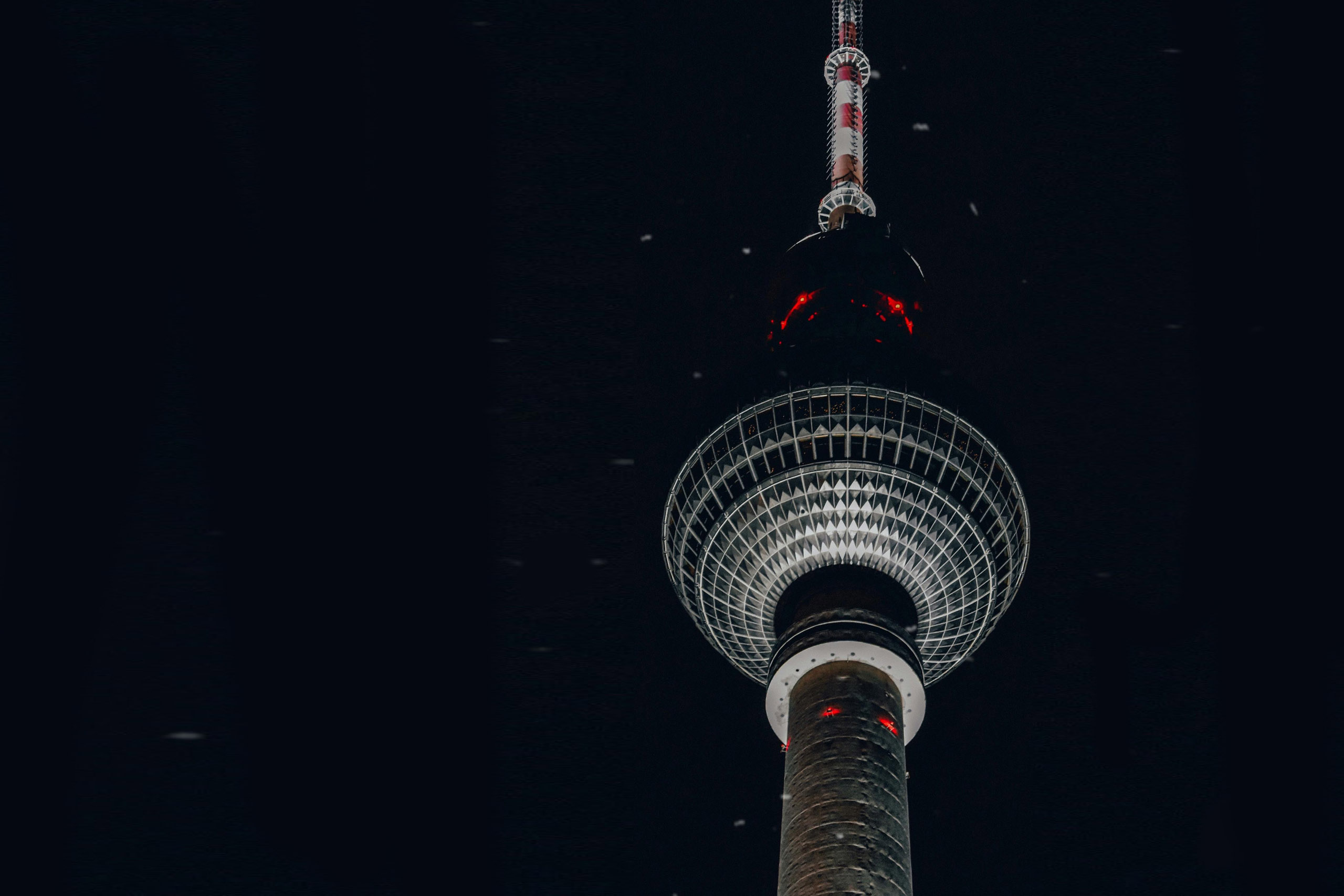 Foto vom Berliner Fernsehturm bei Nacht