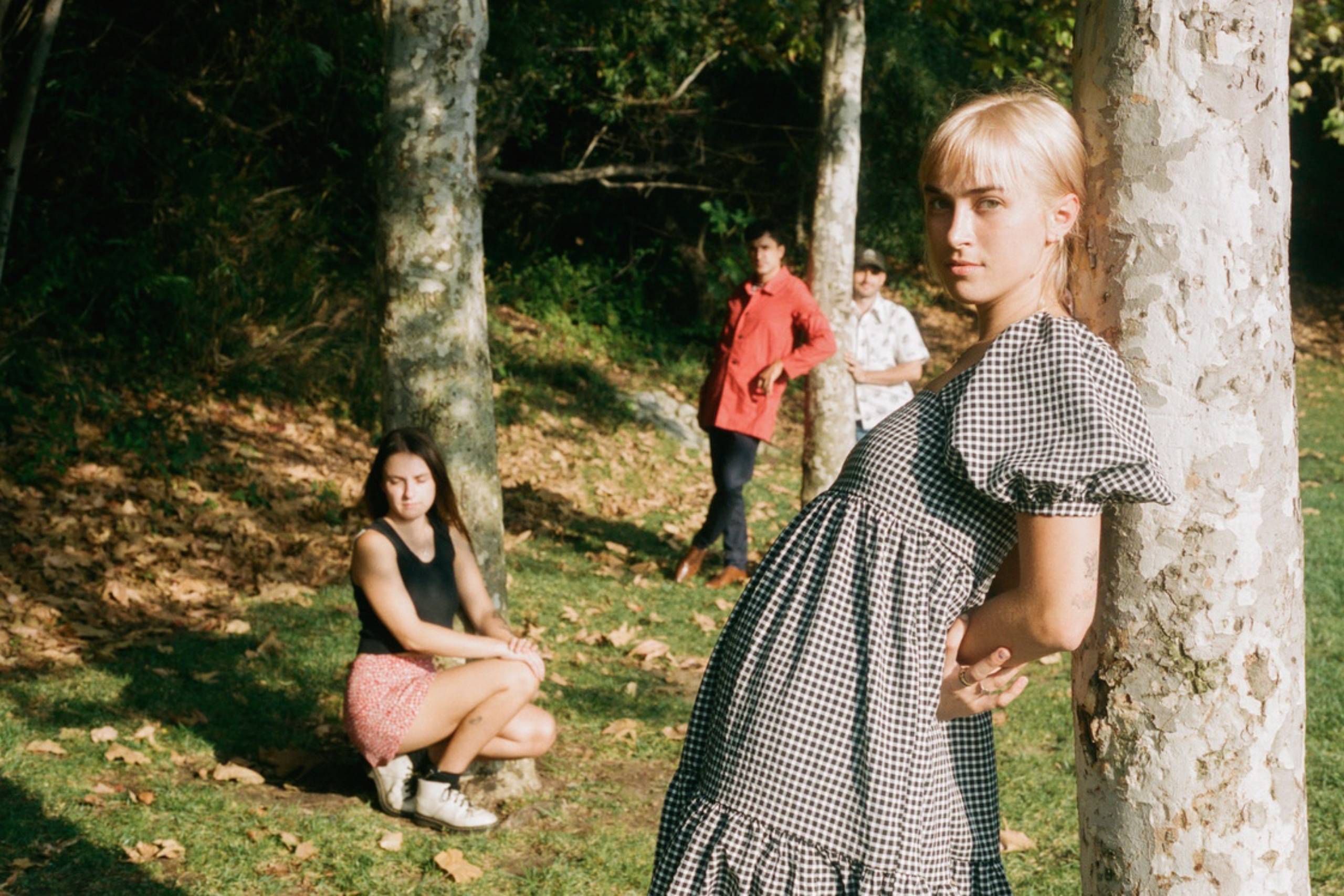 Pressebild von Le Pain, deren Song „Running Of The Bulls“ heute unser Track des Tages ist.