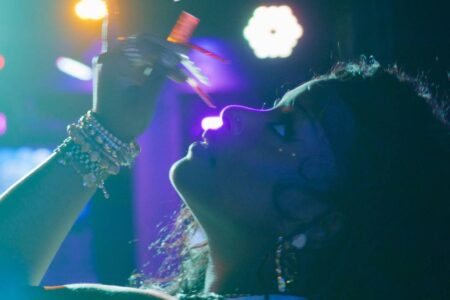 Demaskiert: „Soft Serve“ von Leikeli47