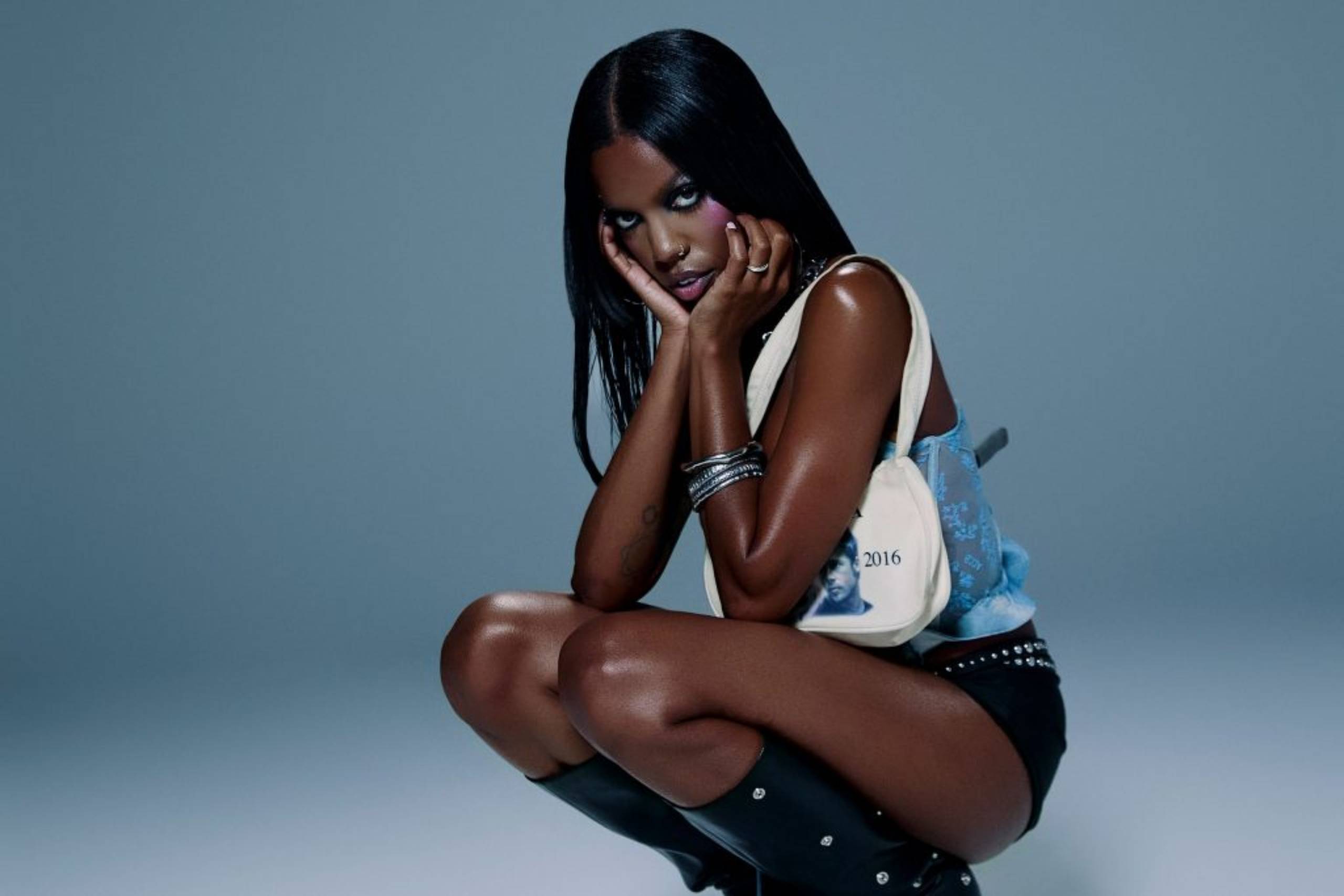 Pressebild von Bayli, deren Song „All Of That“ heute unser Track des Tages ist.
